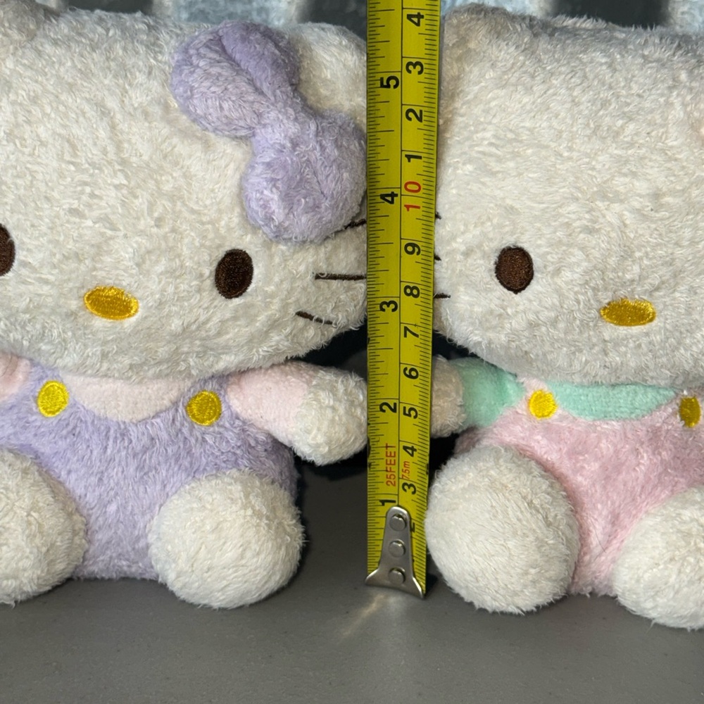 Hello Kitty Plush - Picture 2 of 8